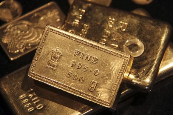 Gold hits 6-week highs on safe-haven buying linked to SVB fears