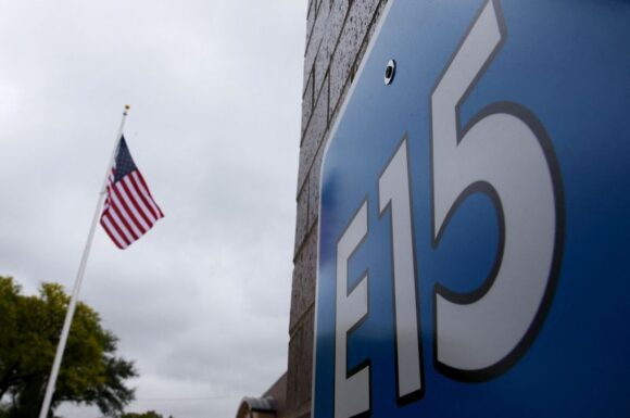 US senators seek to expand sales of ethanol-gas blend with support from Big Oil