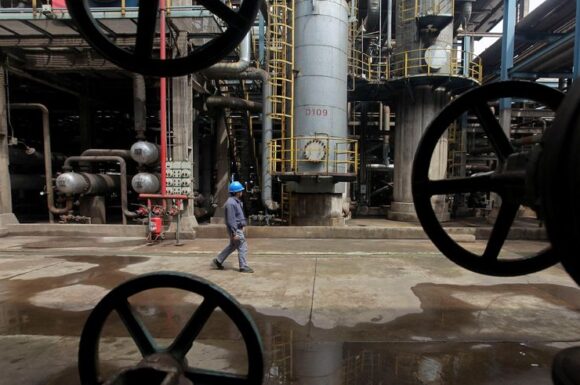 China Jan-Feb refinery output up 3.3% on fuel policy, demand recovery