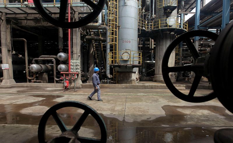 China Jan-Feb refinery output up 3.3% on fuel policy, demand recovery