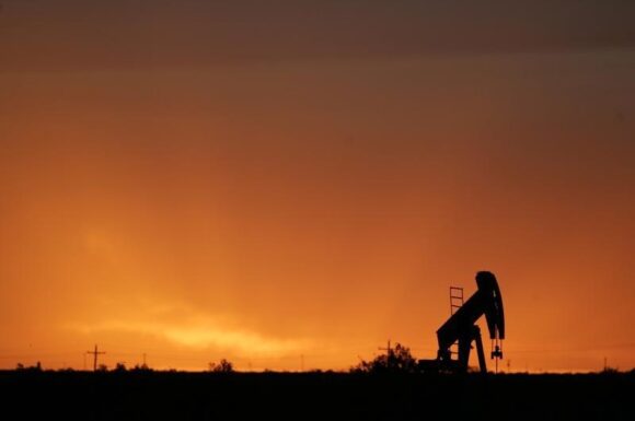 Oil prices dip as rate hike jitters rise before payrolls data